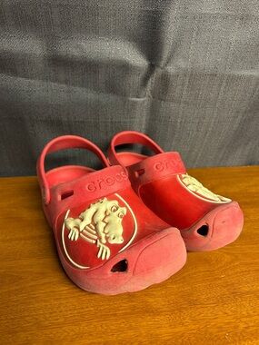 CROCS Kids Red Dinosaur Slip-On Clogs with Heel  strap size 1
